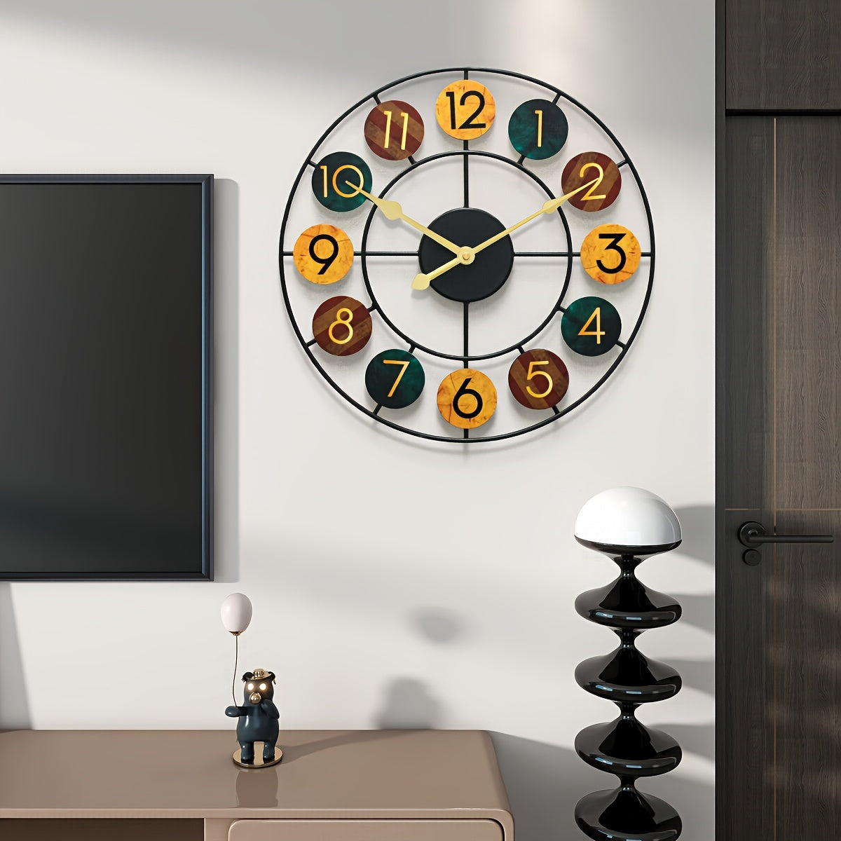 Horloge murale en métal colorée