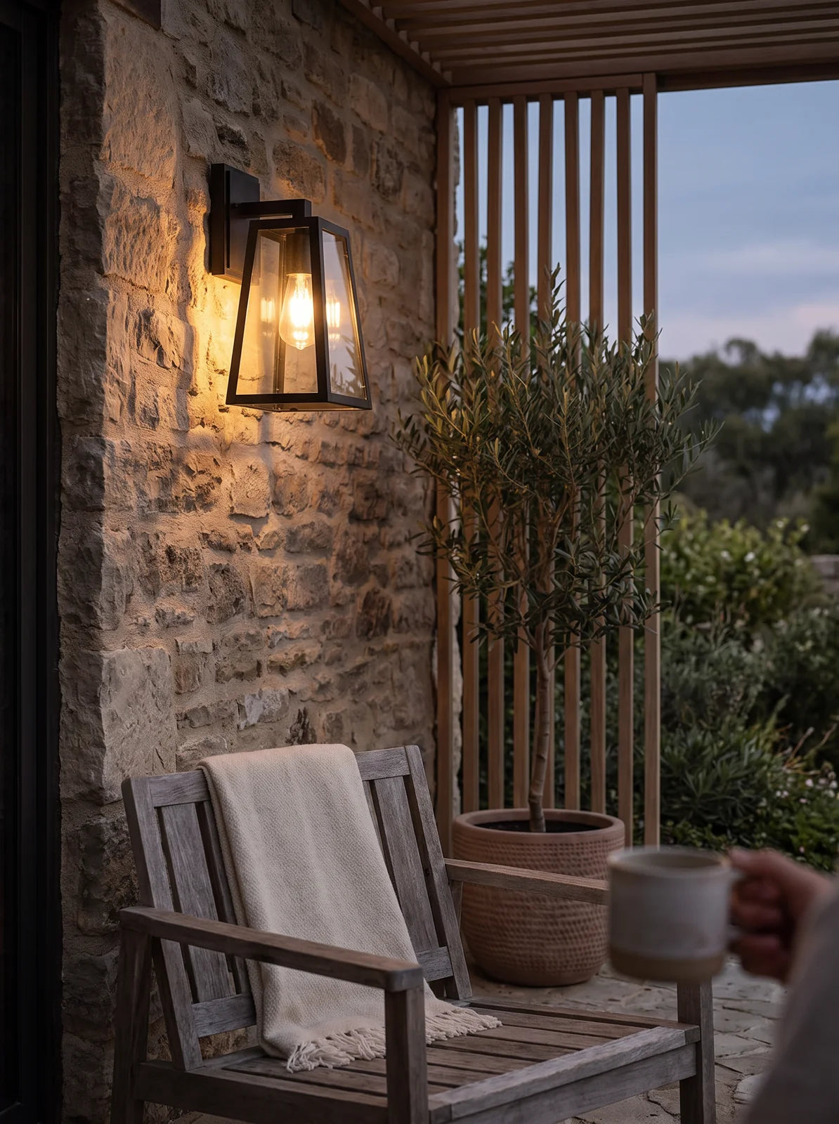 Verona Outdoor Wall Lamp - iwt3_image