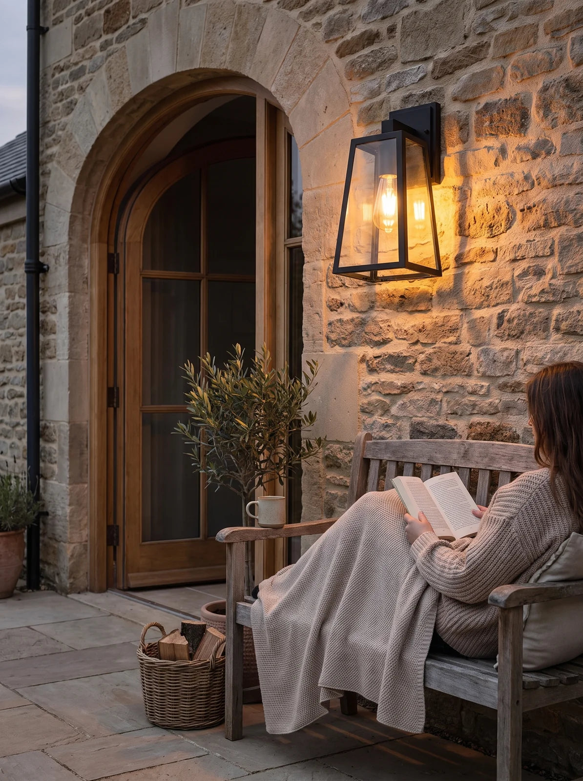 Verona Outdoor Wall Lamp - iwt2_image