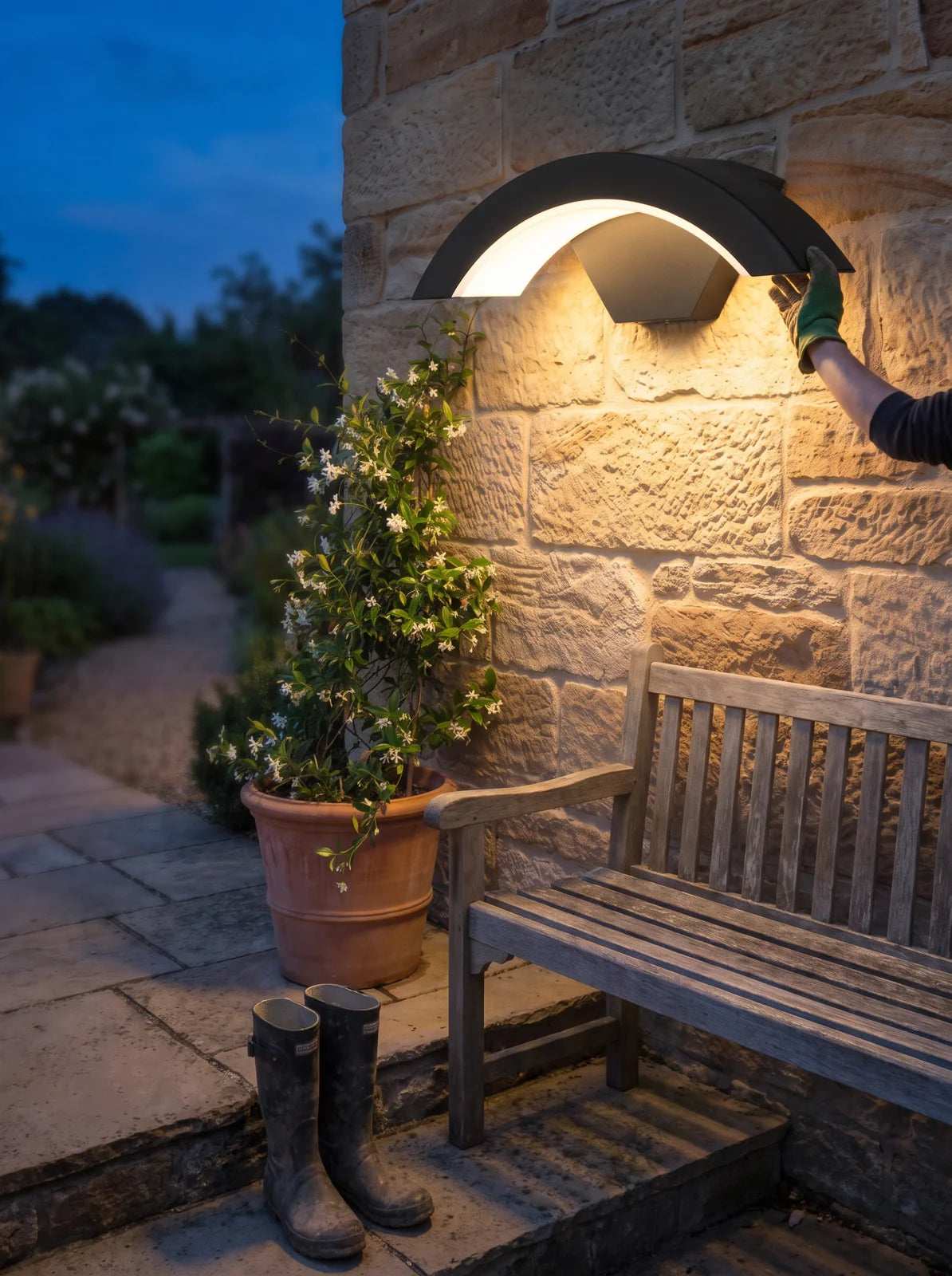 Modern Outdoor Wall Light - iwt3_image