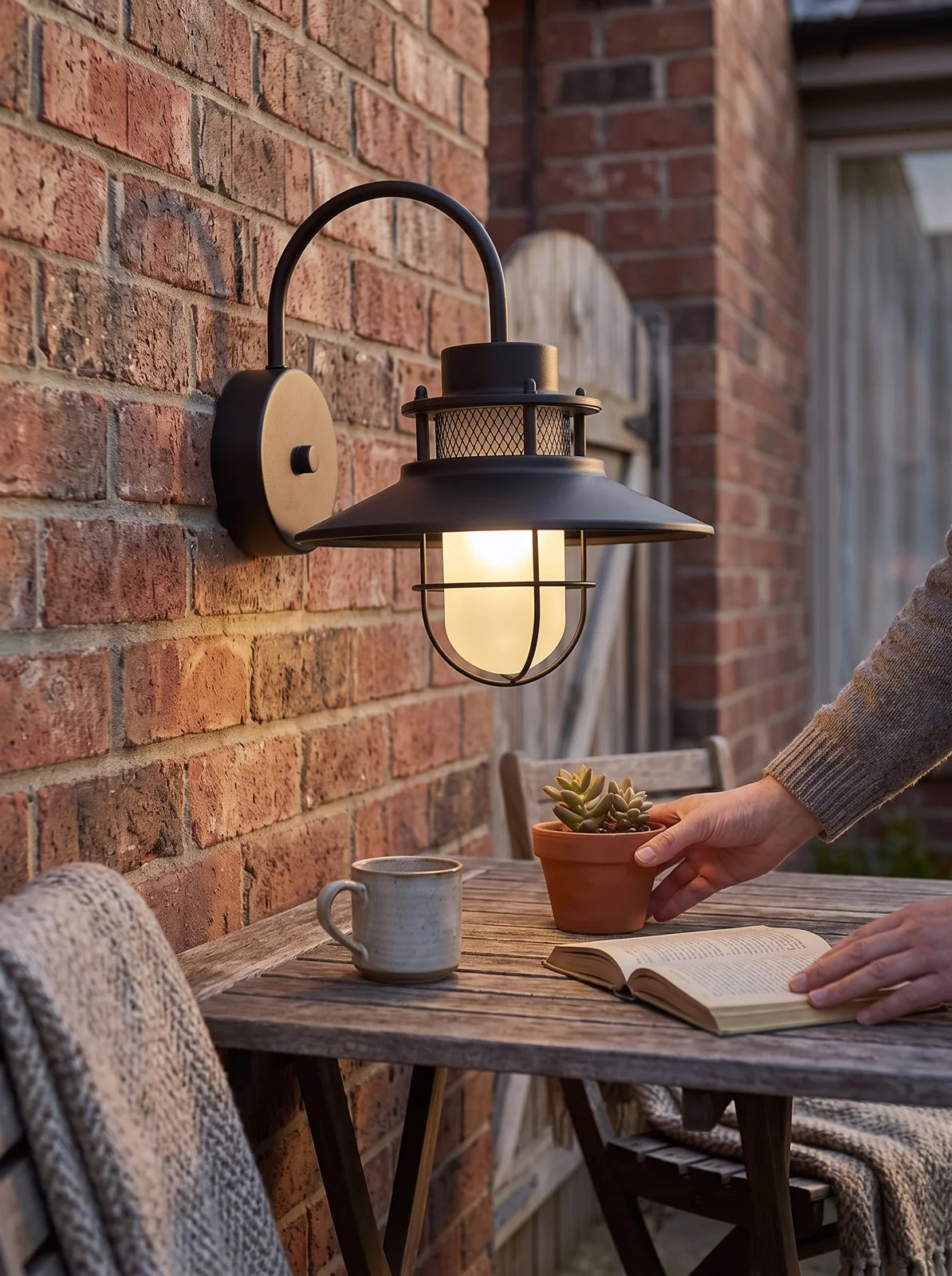 Felix Outdoor Wall Lamp - iwt1_image