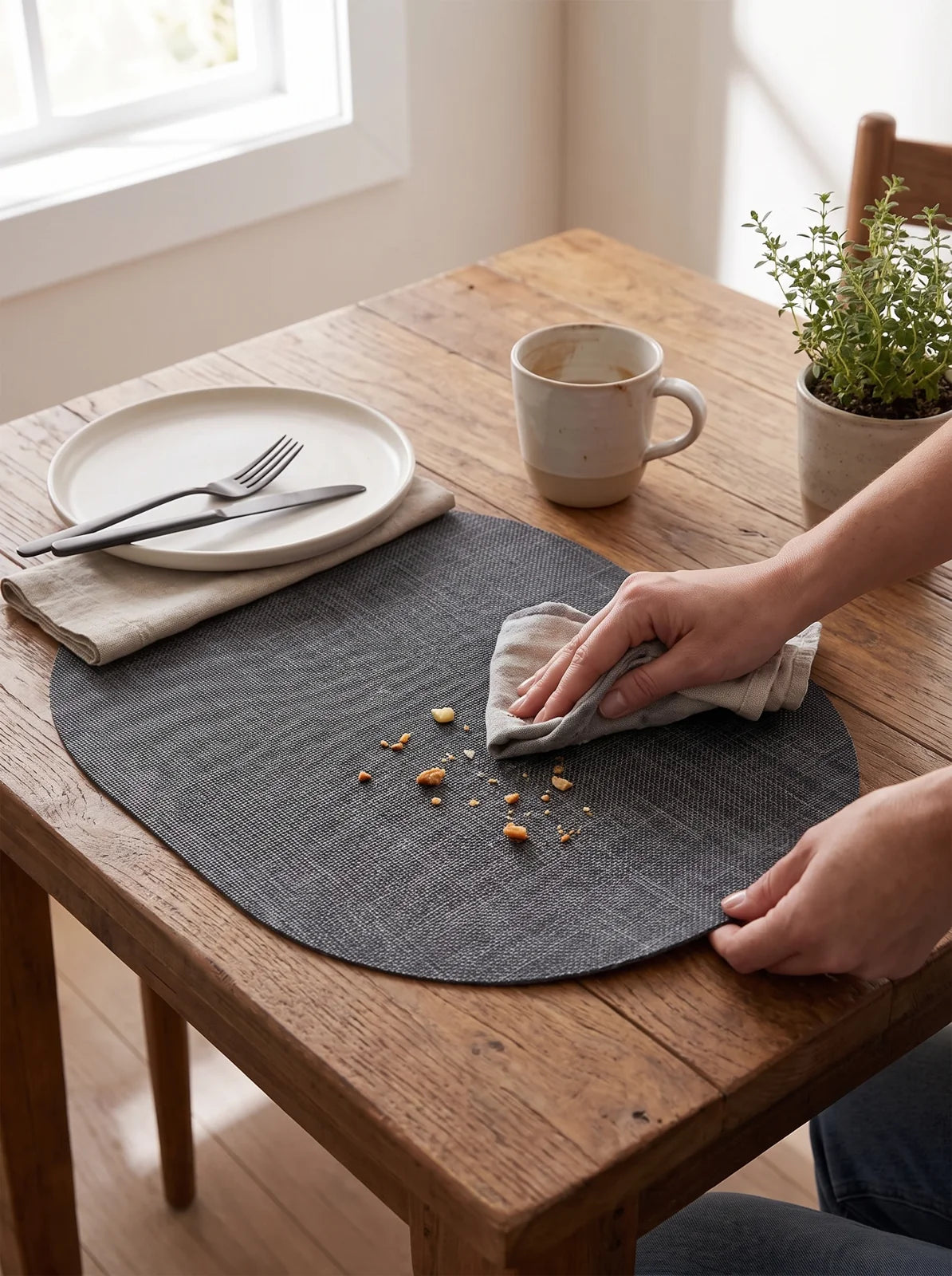 LinoMat Oval Faux Leather Placemats - iwt3_image