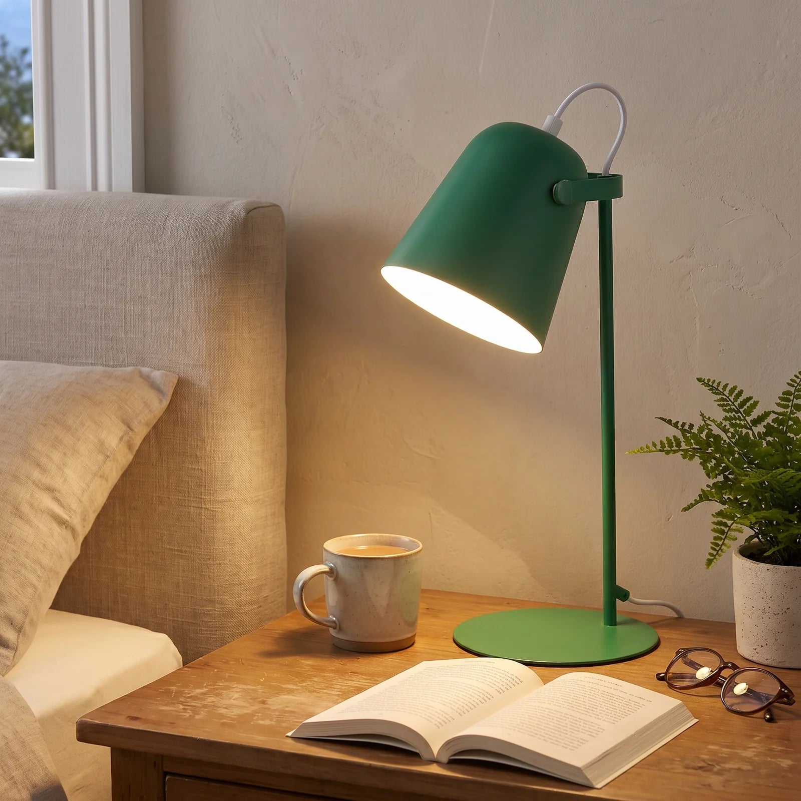 Nordic Metal LED Desk Lamp - Green (webp)