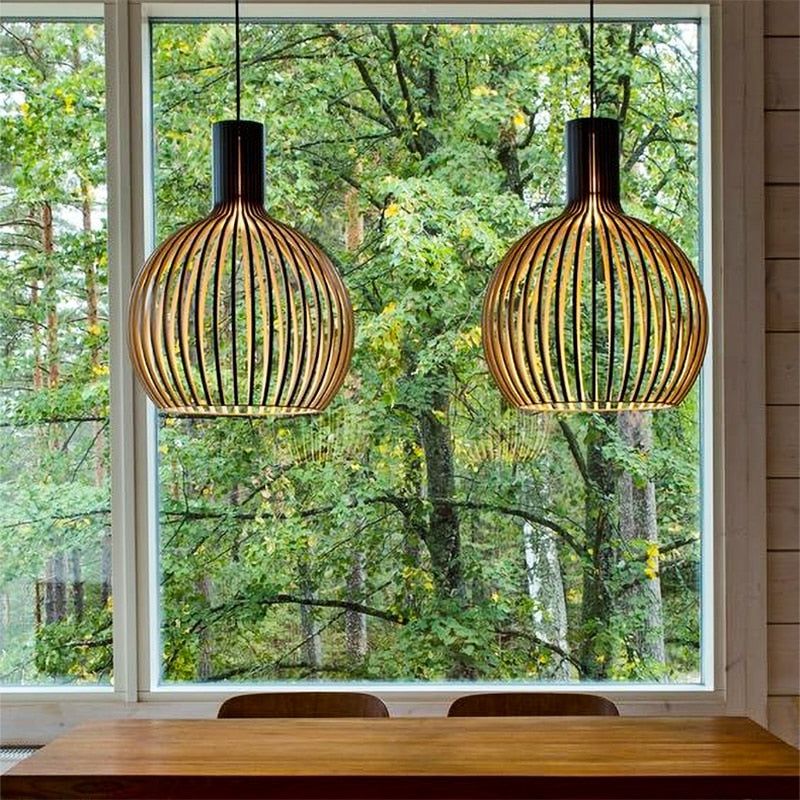 Suspension en bois fabriquée à la main